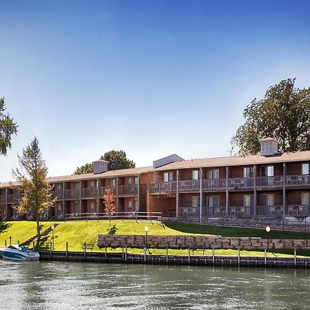Best Western River Terrace Cheboygan Ngoại thất bức ảnh