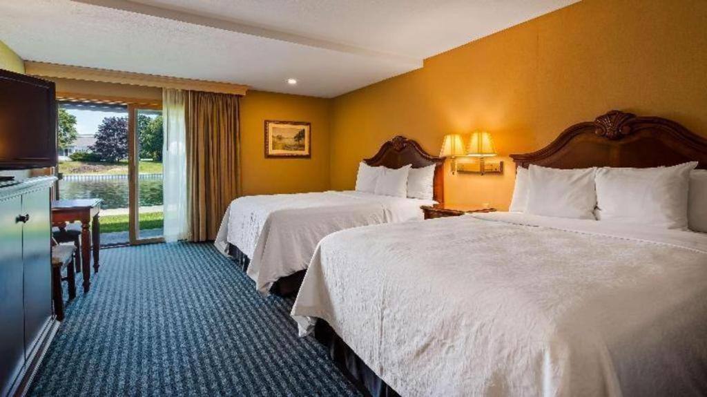 Best Western River Terrace Cheboygan Ngoại thất bức ảnh