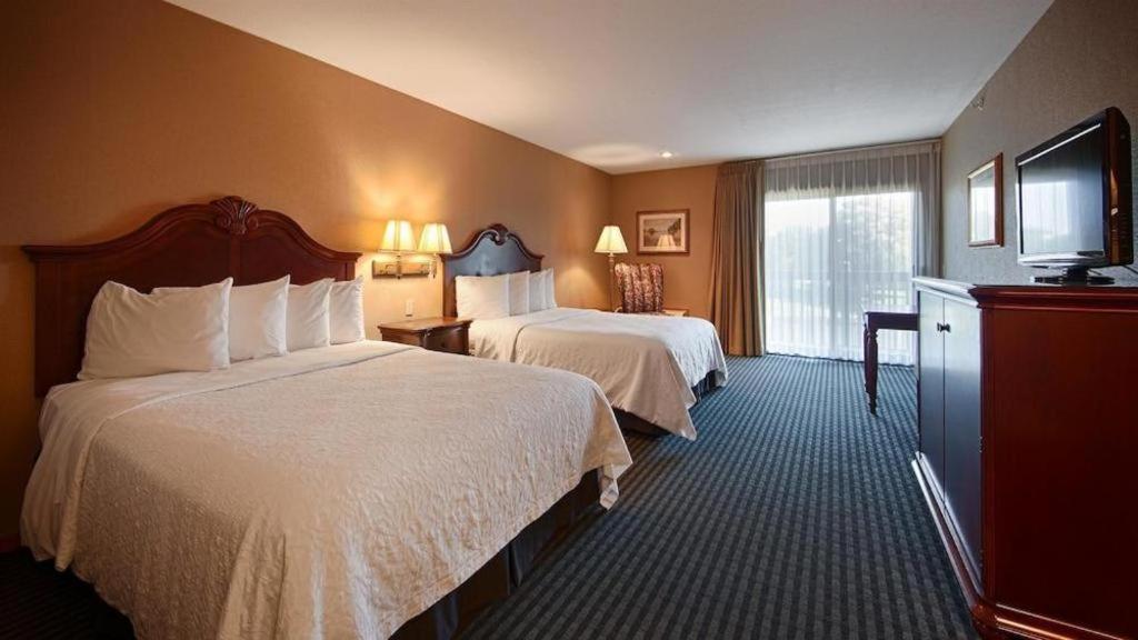 Best Western River Terrace Cheboygan Ngoại thất bức ảnh