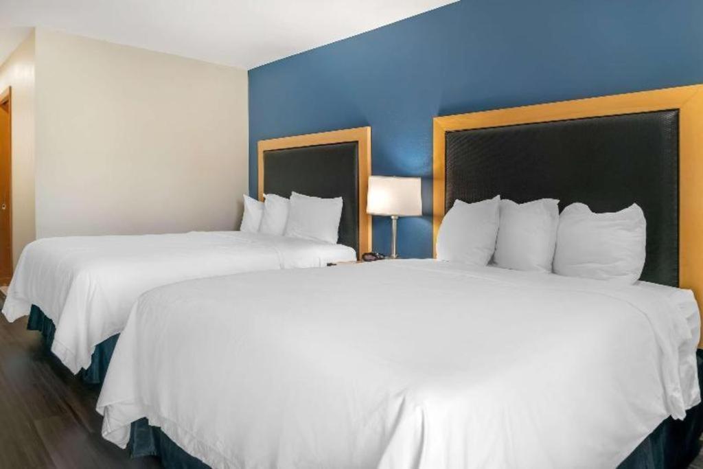 Best Western River Terrace Cheboygan Ngoại thất bức ảnh