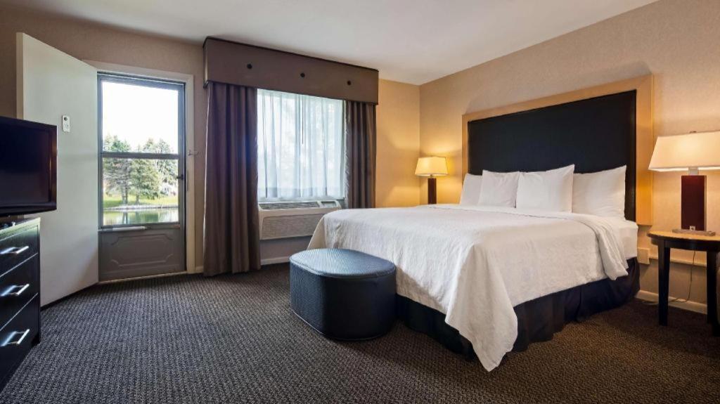 Best Western River Terrace Cheboygan Ngoại thất bức ảnh