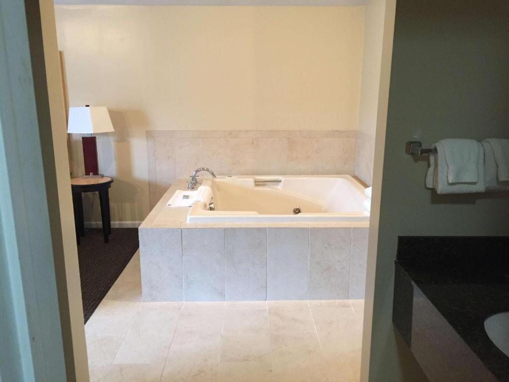 Best Western River Terrace Cheboygan Ngoại thất bức ảnh