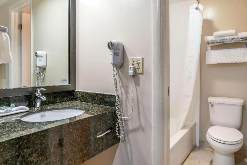 Best Western River Terrace Cheboygan Ngoại thất bức ảnh