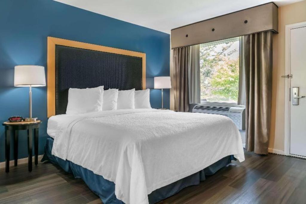 Best Western River Terrace Cheboygan Ngoại thất bức ảnh