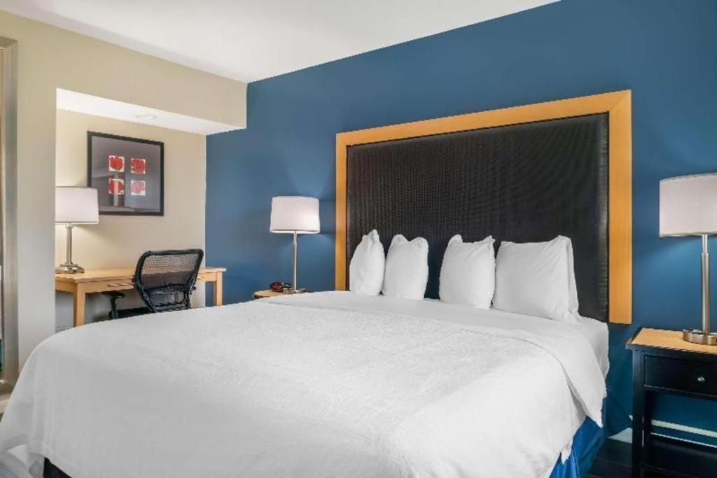 Best Western River Terrace Cheboygan Ngoại thất bức ảnh