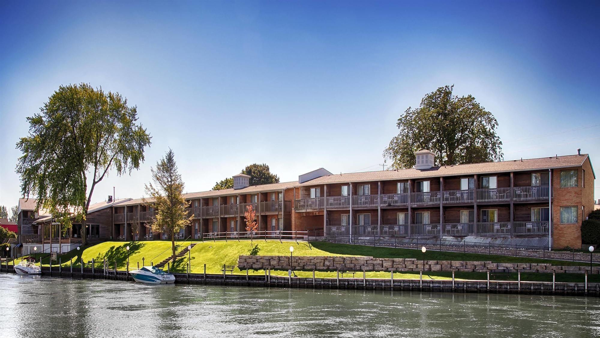 Best Western River Terrace Cheboygan Ngoại thất bức ảnh